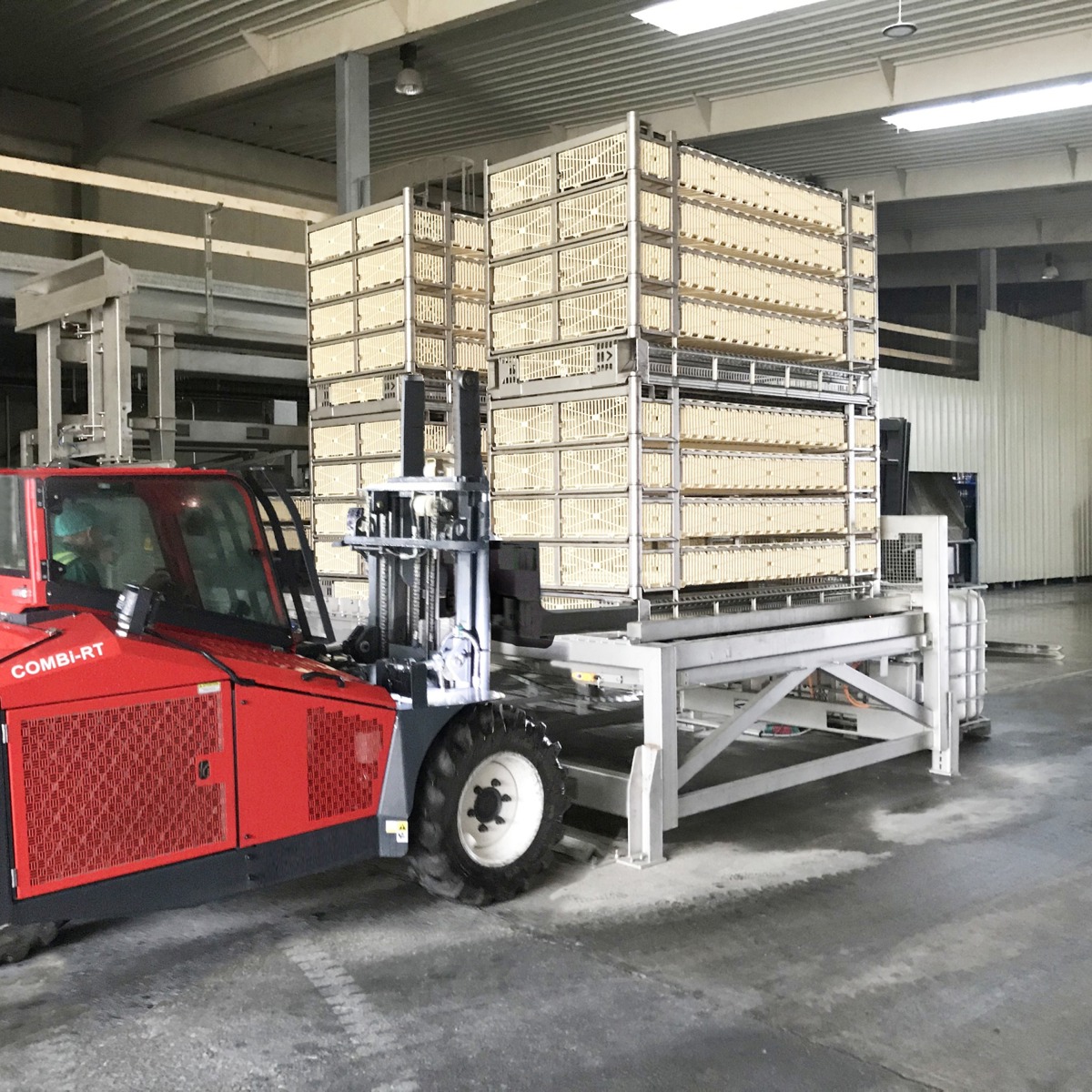 Bird Module With Loading Platform ATLAS live bird handling system | JBT Marel