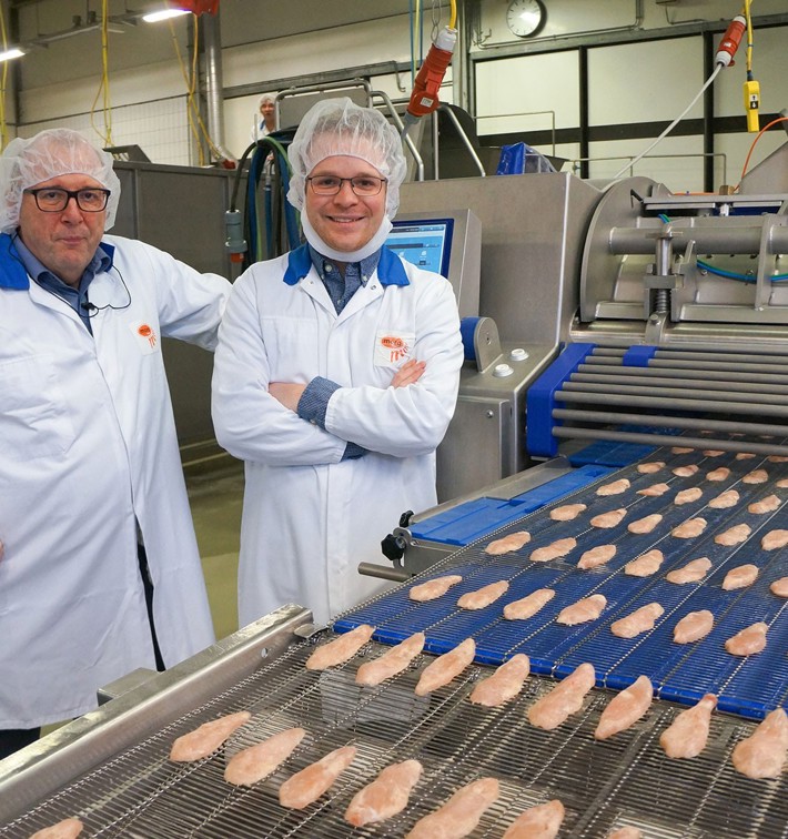 Revoportioner food forming at Mora